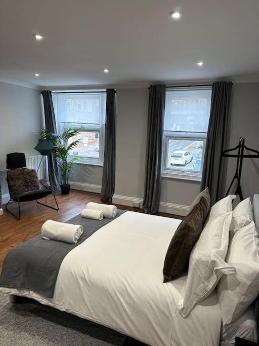 High Wycombe Centre- 2 Bed Flat Appartement Buitenkant foto