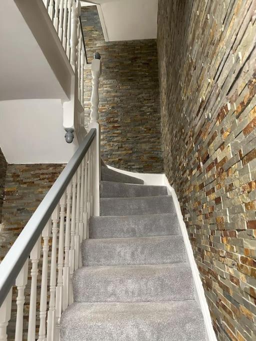 High Wycombe Centre- 2 Bed Flat Appartement Buitenkant foto