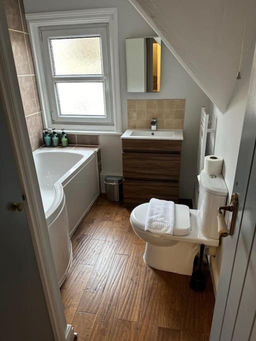 High Wycombe Centre- 2 Bed Flat Appartement Buitenkant foto