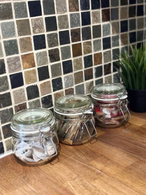High Wycombe Centre- 2 Bed Flat Appartement Buitenkant foto