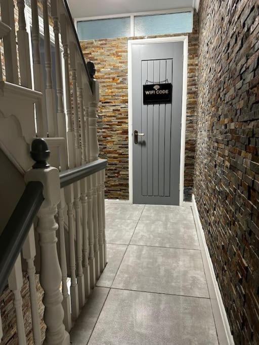 High Wycombe Centre- 2 Bed Flat Appartement Buitenkant foto